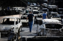 Στιγμιότυπο από την επόμενη ημέρα της φονικής φωτιάς στο Μάτι