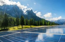 Αυστραλία: Το πρόγραμμα Solar Sharer θα προσφέρει 3 ώρες δωρεάν ηλιακής ενέργειας από το 2026 σε όλα τα νοικοκυριά, με ή χωρίς φωτοβολταϊκά.