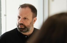 Γιώργος Λάνθιμος: «Είμαι εδώ για να υποστηρίξω γυναίκες που κατήγγειλαν κάποιον και περνάνε δύσκολη στιγμή» - Παρευρέθηκε με τη σύζυγό του στη δίκη για βιασμό 