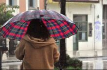 Με βροχές και καταιγίδες ο καιρός την Τετάρτη - «Πέφτει» η θερμοκρασία, δυναμώνουν οι άνεμοι 