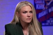 Η Έρικα Κερκ στην πρώτη της συνέντευξη μετά τη δολοφονία του Τσάρλι Κερκ 