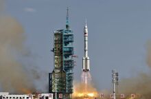 Καθυστέρηση στην επιστροφή Κινέζων αστροναυτών μετά από πρόσκρουση διαστημικών συντριμμιών - Αξιολογούνται οι ζημιές από το περιστατικό