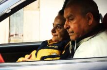 Ζευγάρι συνταξιούχων ζει σε αυτοκίνητο στην Κυψέλη εδώ και 3 χρόνια: «Είμαστε άστεγοι, αλλά αξιοπρεπείς»