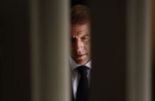 Γαλλία: Ο Εμανουέλ Μακρόν διαβεβαίωσε ότι τα κλεμμένα κοσμήματα αξίας 88 εκατ. ευρώ θα ανακτηθούν και υποσχέθηκε πλήρη αναθεώρηση της ασφάλειας στο Λούβρο.