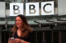 Παραιτήθηκε ο γενικός διευθυντής του BBC μετά τις αντιδράσεις για μοντάζ που φέρεται να αλλοίωσε ομιλία του Ντόναλντ Τραμπ στο Καπιτώλιο το 2021.