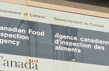 Επίθεση με κόπρανα στην καναδική υπηρεσία επιθεώρησης τροφίμων 