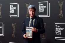 Στον συγγραφέα Ντέιβιντ Σάλαϊ το βραβείο Booker 2025