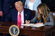 Η Μελάνια Τραμπ υπέγραψε εκτελεστικό διάταγμα για την αναδοχή, παρά το γεγονός ότι δεν έχει εξουσία - Οι αντιδράσεις για τη συμβολική κίνηση