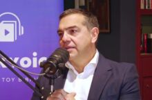 Ο Αλέξης Τσίπρας περιγράφει με χιούμορ τη σχέση του με την τραπ μουσική μέσω των γιων του, λέγοντας πως τους προτρέπει να ακούνε όχι μόνο Snik αλλά και ΛΕΞ.