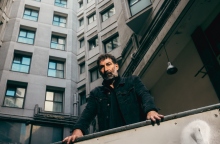 Γιάννης Οικονομίδης: Ο σκηνοθέτης και σεναριογράφος μιλάει στην Athens Voice για τη νέα του ταινία Σπασμένη Φλέβα