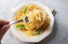 Η Ιταλία καταγγέλλει «ιταλοφανείς» σάλτσες στο κατάστημα του ευρωκοινοβουλίου και ζητά έρευνα για παραπλανητική επισήμανση.