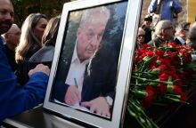 Αλέκος Φλαμπουράρης: Σε κλίμα συγκίνησης το τελευταίο αντίο στο Πάρκο Ελευθερίας