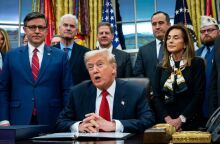 Δώρα από Ελβετούς δισεκατομμυριούχους στον Ντόναλντ Τραμπ εγείρουν ερωτήματα για την εξατομίκευση της προεδρικής εξουσίας - Αντιδράσεις σε Ευρώπη και ΗΠΑ