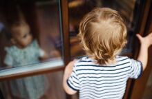 Φρίκη στην Αθήνα: 20χρονος ασελγούσε στα ανίψια του, 2 και 4 ετών, μαζί με τον  σύντροφό του