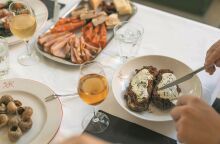 25 εστιατόρια με ακαταμάχητη ελληνική κουζίνα