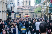 Ανοιχτά σήμερα Κυριακή τα εμπορικά καταστήματα - Τι ισχύει για τα σούπερ μάρκετ