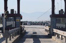 Οι αγρότες στα διόδια των Μαλγάρων άνοιξαν το ρεύμα προς Θεσσαλονίκη, ενώ το ρεύμα προς Αθήνα παραμένει κλειστό - Ο αποκλεισμός ξεκίνησε αιφνιδιαστικά.