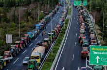 Αγρότες: Κλιμάκωση κινητοποιήσεων με μπλόκα σε εθνικές οδούς και αποκλεισμό Προμαχώνα - Ετοιμάζουν αποκλεισμό αεροδρομίου Ιωαννίνων και λιμανιού Βόλου.