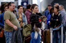 Πολίτες σε αεροδρόμιο των ΗΠΑ