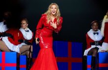 Η Κάιλι Μινόγκ ισοφάρισε τον Ντέιβιντ Μπάουι και τον Έμινεμ στη λίστα με τα περισσότερα Νο 1 άλμπουμ στη Βρετανία - Προσπέρασε Abba και Queen