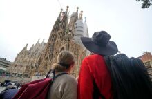 Ο δήμαρχος της Βαρκελώνης προειδοποιεί ότι το κόστος στέγασης είναι «νέα πανδημία» και ζητά από την ΕΕ έκτακτα κονδύλια για προσιτή κατοικία σε όλη την Ευρώπη.