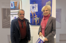 Ο Κυριάκος Μορταράκος με την Κατερίνα Κοσκινά στην Πινακοθήκη Δήμου Αθηναίων, στην αναδρομική έκθεσή του με τίτλο «Αναδρομή».