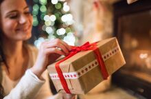 Ποιοι γιορτάζουν σήμερα 21 Δεκεμβρίου 2025; Το εορτολόγιο της Athens Voice σου τους θυμίζει. Μην ξεχάσεις να τους δώσεις τις καλύτερες ευχές σου!