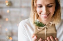 Ποιοι γιορτάζουν σήμερα 22 Δεκεμβρίου 2025; Το εορτολόγιο της Athens Voice σου τους θυμίζει. Μην ξεχάσεις να τους δώσεις τις καλύτερες ευχές σου!