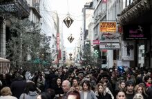 Πλήθος στη γιορτινή οδό Ερμού