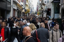 Κόσμος στην Ερμού