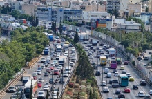 Αυτοκίνητα κολλημένα στην κίνηση