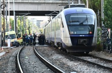 Συρμός τρένου και ασθενοφόρο σε σημείο ατυχήματος