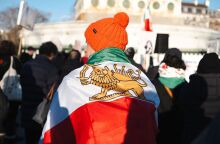 Ιρανός διαδηλωτής της αντιπολίτευσης στο εξωτερικό