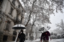 Χιόνια σε δρόμο της Αθήνας