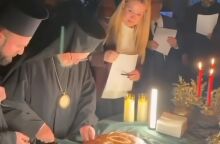 Ο Οικουμενικός Πατριάρχης Βαρθολομαίος προσπαθεί να κόψει τη βασιλόπιτα των ομογενών