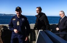 Ο Κυριάκος Μητσοτάκης και ο Κώστας Τασούλας στη φρεγάτα «Κίμων»