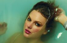 Η Τέιλορ Σουίφτ γίνεται η νεότερη γυναίκα στο Songwriters Hall of Fame - Τιμάται για το έργο της και εντάσσεται στην ελίτ μουσικών δημιουργών.