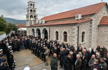Εικόνα από την κηδεία του 53χρονου λιμενικού