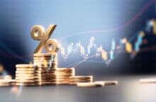 Σε πλήρη εξέλιξη η διαδικασία διαβούλευσης για τη νέα αύξηση του κατώτατου μισθού - Στόχοι για σταδιακή άνοδο στα 950 ευρώ έως το 2027.