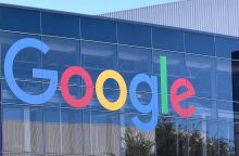 Η τεχνητή νοημοσύνη της Google προτείνει YouTube αντί για επίσημους ιατρικούς φορείς σε θέματα υγείας, εγείροντας ανησυχίες για την εγκυρότητα των συμβουλών.