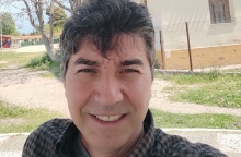 Ο καρδιολόγος, συνθέτης και συγγραφέας Θανάσης Δρίτσας συνομιλεί με τον ποιητή και ιατρό αναισθησιολόγο Βασίλειο Φλαμπουράρη με αφορμή την έκδοση της νέας ποιητικής του συλλογής.