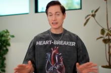 O Μπράιαν Τζόνσον στραμπούληξε το πόδι του, αλλά δε λυπήθηκε κανείς 