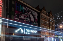 Η HMV άνοιξε ξανά το ιστορικό της κατάστημα στην Oxford Street μετά από τέσσερα χρόνια απουσίας