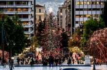 Η Αθήνα φοράει τα γιορτινά της