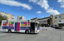 Ένα λεωφορείο γεμάτο βιβλία οργανώνει τους δρόμους της πόλης