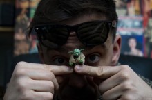 O Μάκης Παπασημακόπουλος απαντάει σε 34 ερωτήσεις για την Αθήνα