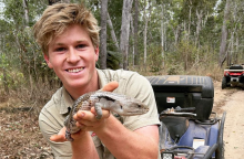 Ο Αυστραλός οικολόγος Robert Irwin που έσωσε τη μικρή σαύρα