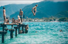 Λουόμενοι στην παραλία