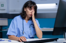 Αυξημένη εξουθένωση και μειωμένη ικανοποίηση των επαγγελματιών υγείας έπειτα από την πανδημία COVID-19