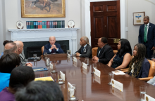 O Τζο Μπάιντεν δέχτηκε στο Λευκό Οίκο την οικογένεια του Μάρτιν Λούθερ Κινγκ